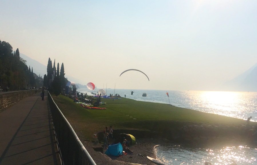 h-3 Atterraggio-paragliding-malcesine-parapendio-lago-garda.jpg h-3 Atterraggio-paragliding-malcesine-parapendio-lago-garda.jpg